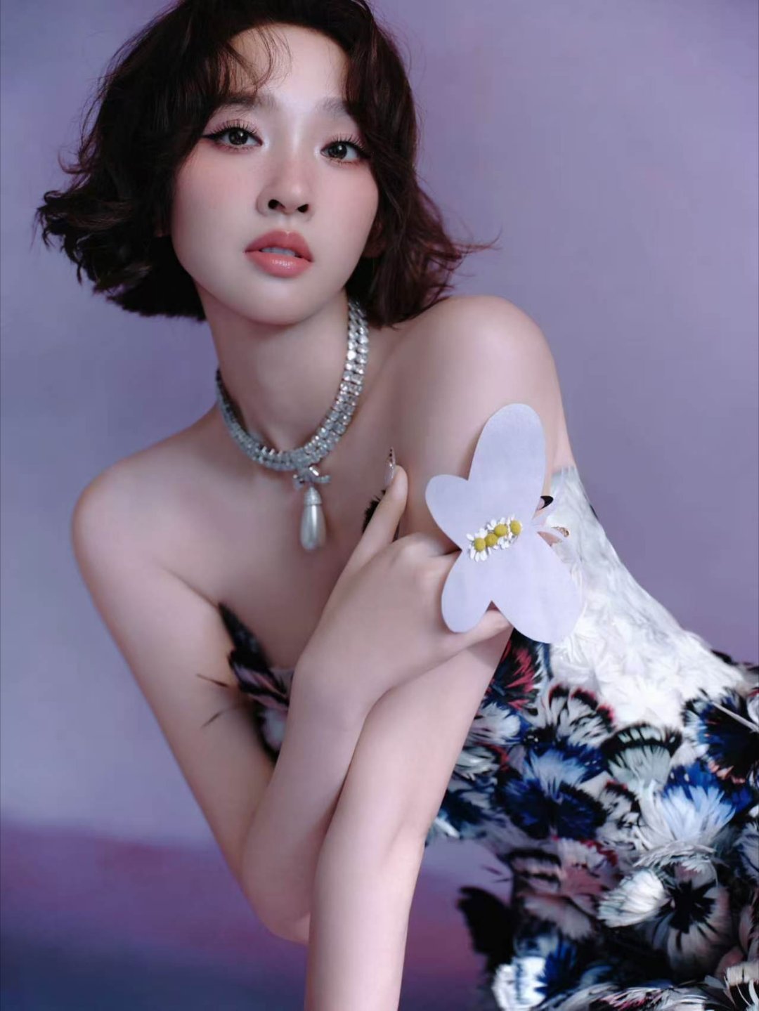 唐艺昕把蝴蝶穿在了身上唐艺昕浪姐版狙击蝴蝶 一转身，光影碎了一地，像蝴蝶扑棱时抖