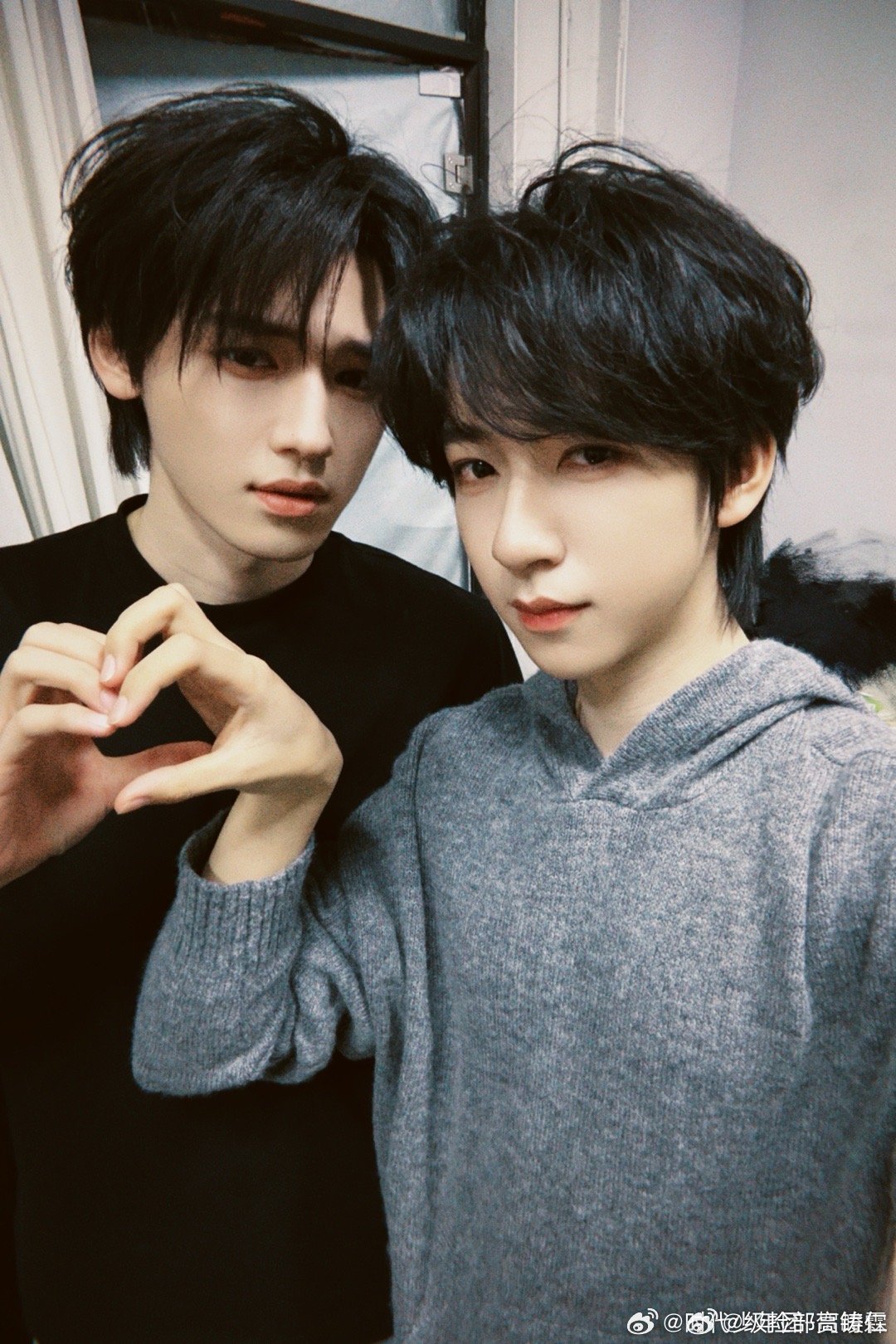 图中一共有7个亲亲 