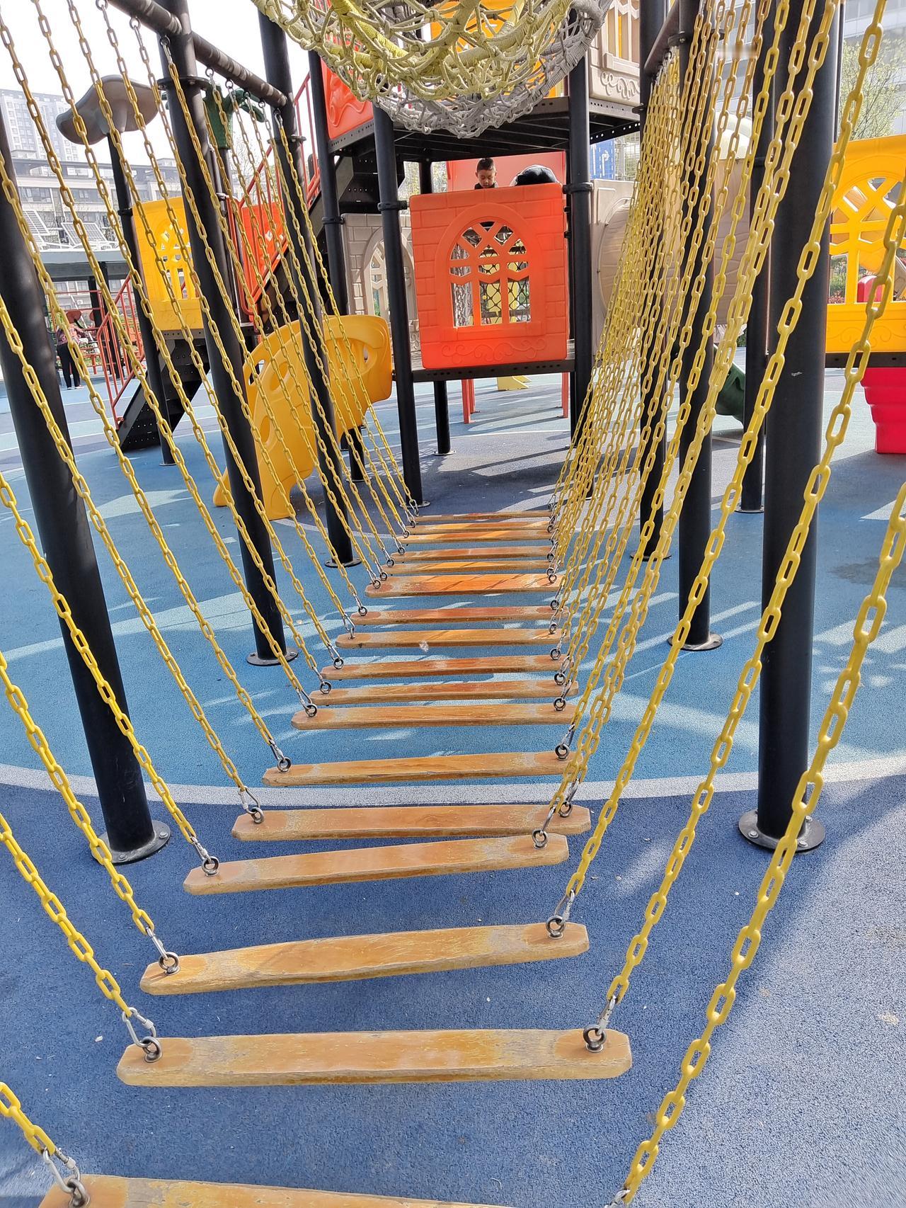 最近到了最美的人间四月天，放眼望去，处处花红柳绿，景色怡人。和这美景不相宜的，就