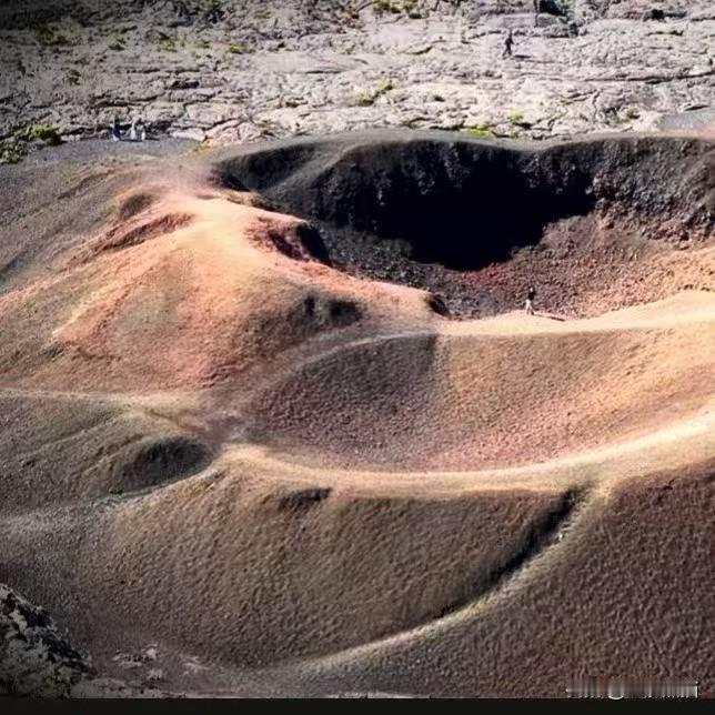 非洲香草四国，留尼望，莱奥火山观景台是我能达的离火山最近地方，虽没有踏入但我也努