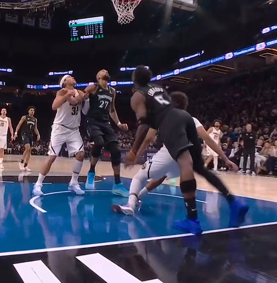 爱德华兹膝盖反关节…NBA