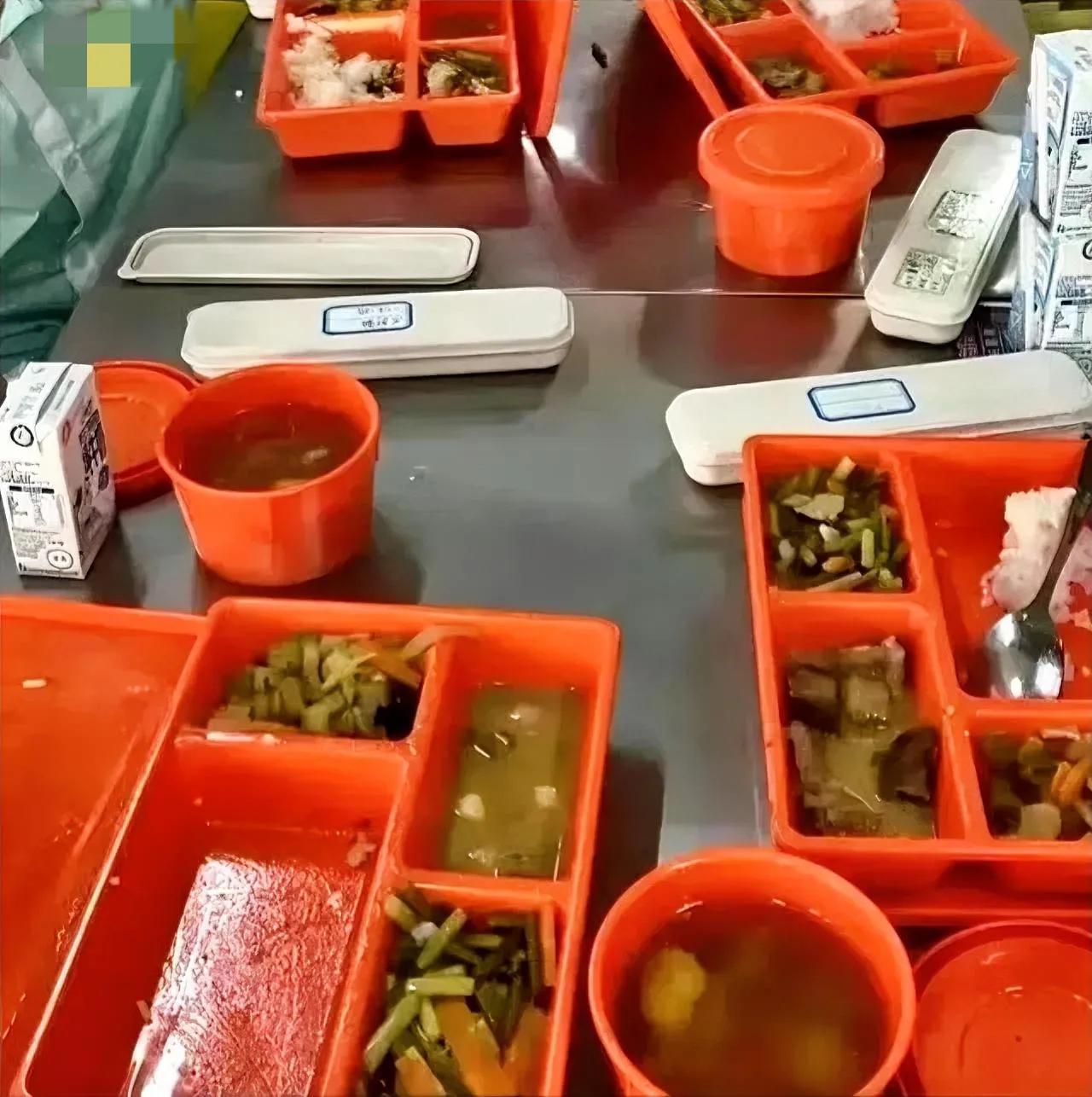 毫无疑问，
预制菜肯定是不变的趋势。
起源于美国的预制菜，
距今已经有近百年的历