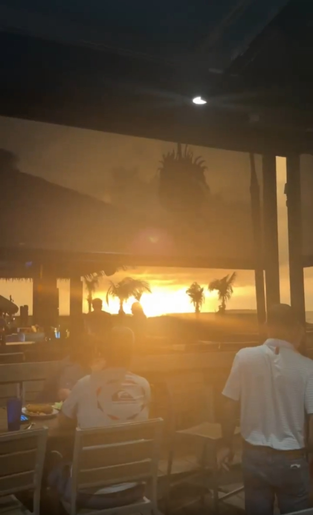 夕阳无限好...怎么是半夜😨 