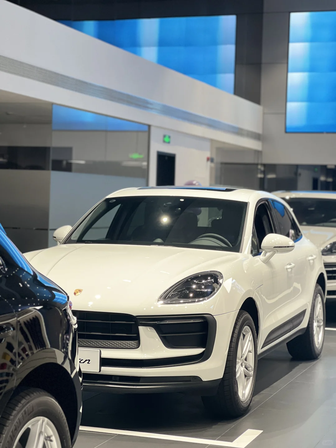 Macan 白外黑内