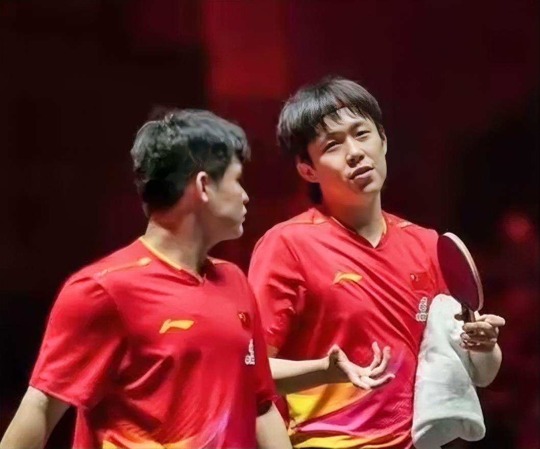 伦敦世乒赛男团中国vs瑞典对决，两队出场阵容世界排名对比：

国乒男队
王楚钦，