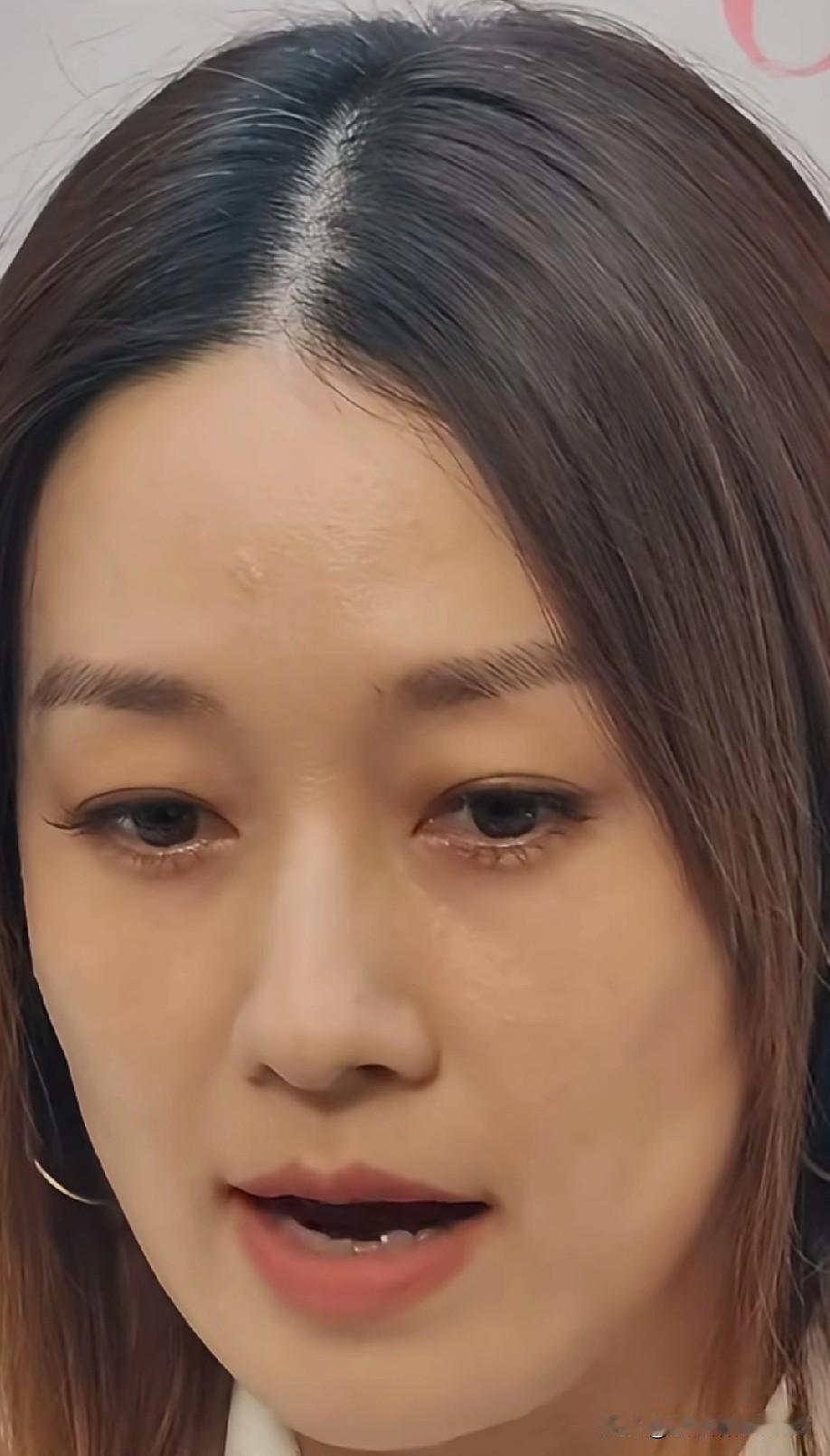 看到马伊琍白发的热搜，着实有些感慨。为何50岁就不能有白发呢？这明明再正常不过！