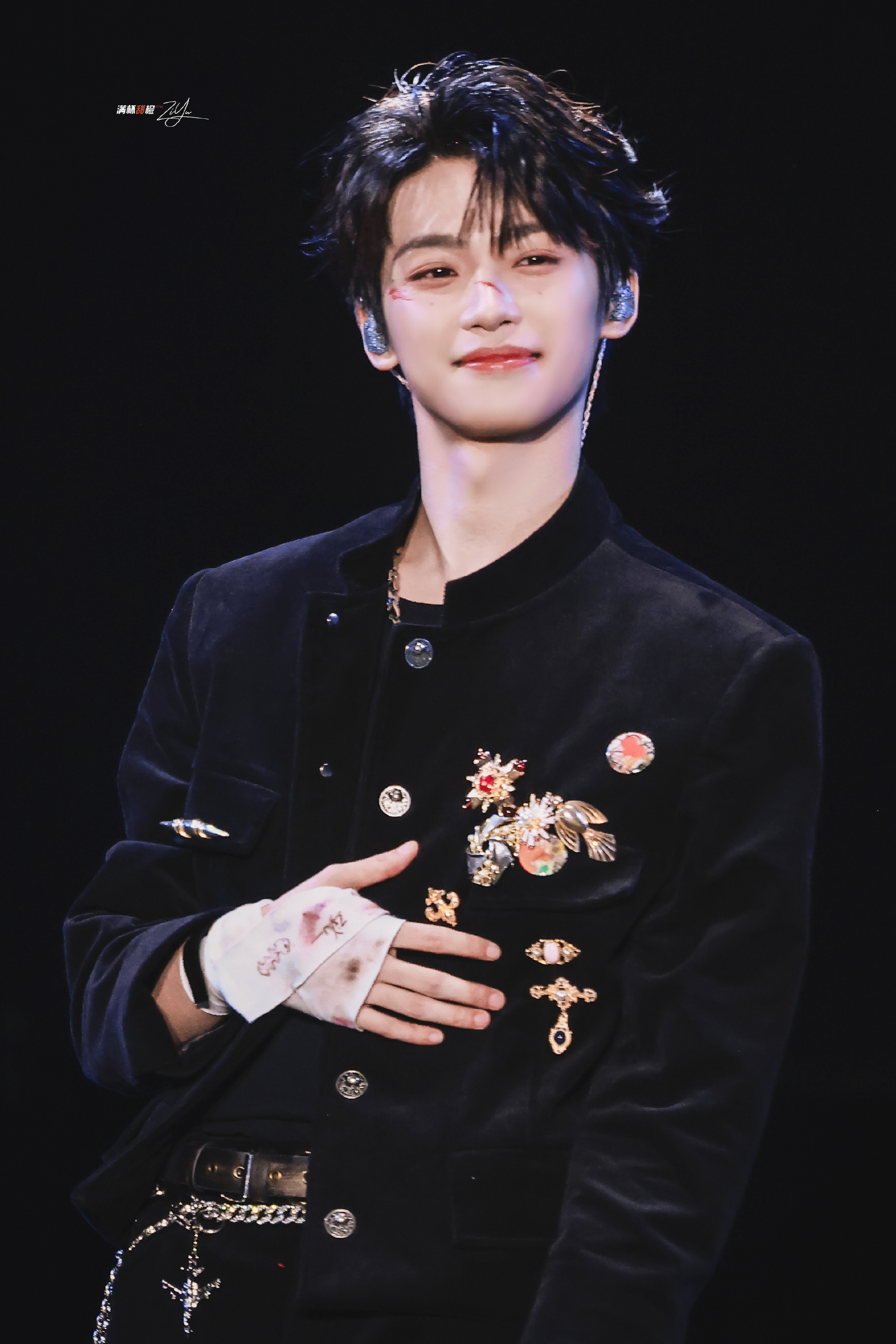 🔮 “清风过星夜 阳光洒入身边 即使这个世界荒芜 你依旧温柔”