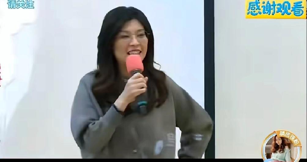 今晚（22日）国民党主席郑丽文受邀到东吴大学与学生互动，她开场白问同学们，我没有