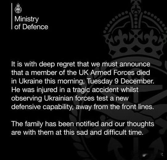 英国国防部发布声明称，一名英国武装部队成员在远离前线的地方观察乌克兰军队测试新的