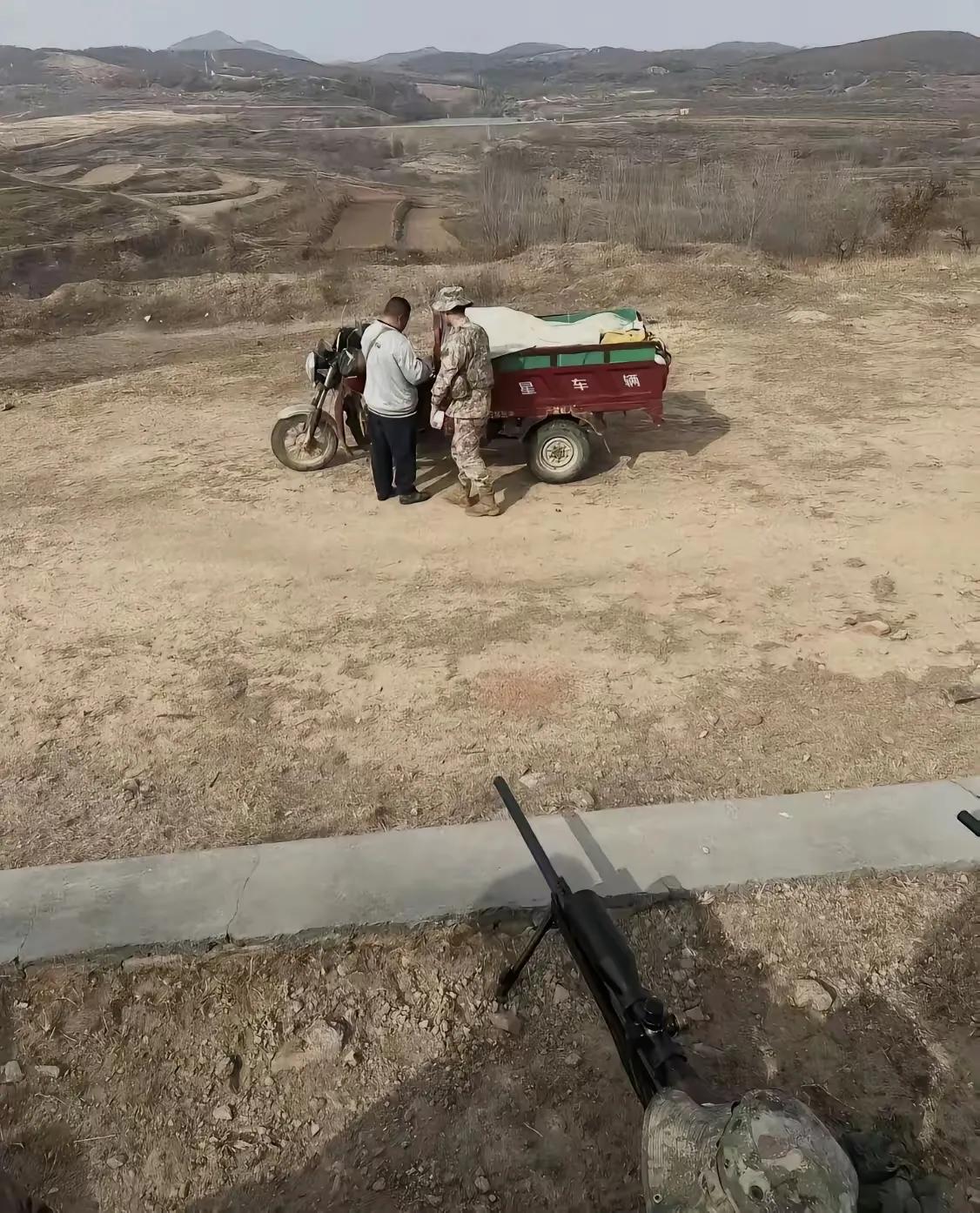 老实交代，你是不是满广志派来侦察的？
什么？你说你是种土豆的？好好，把手伸出来我