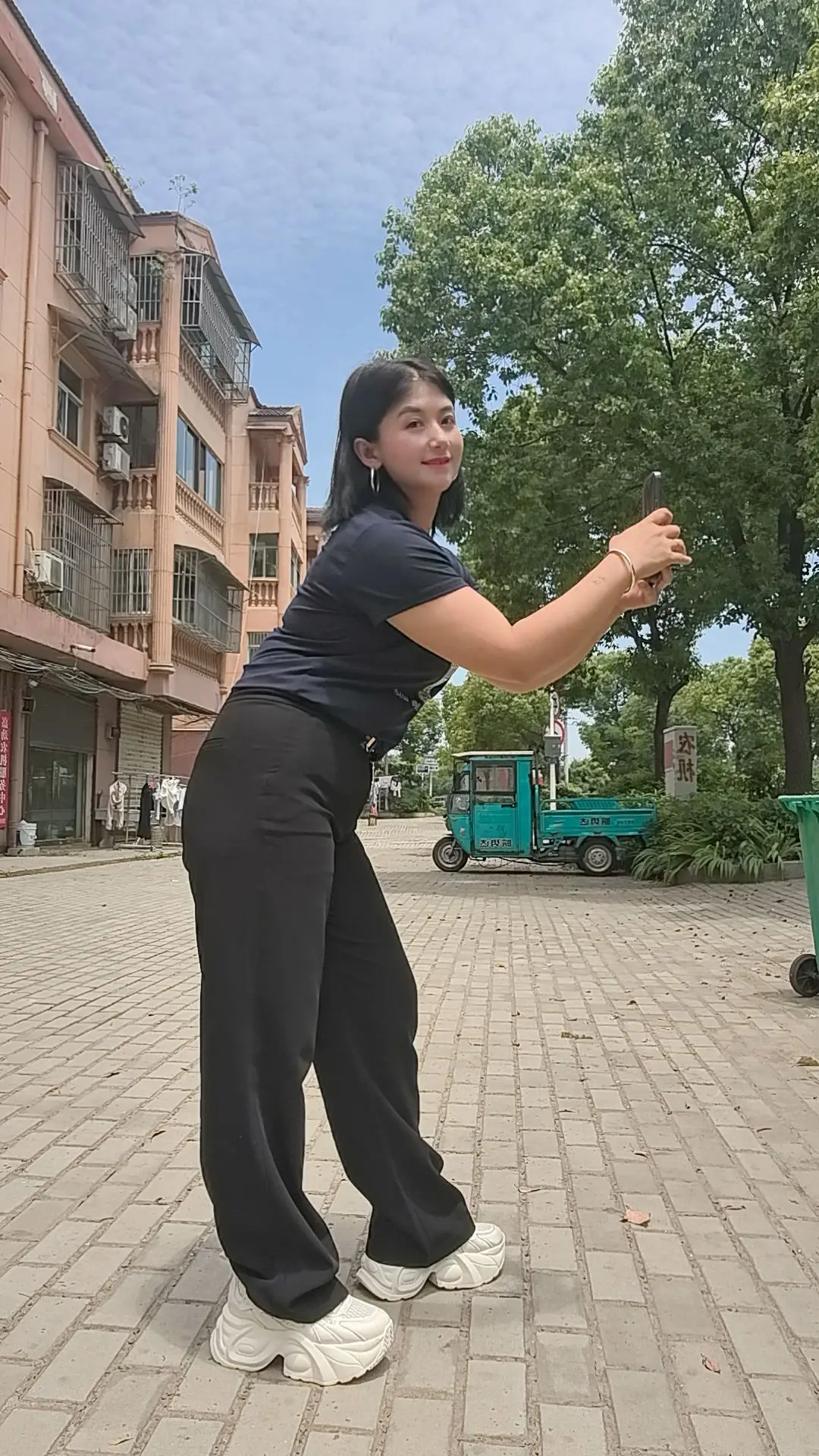 谁都有烦恼，谁都有情绪，谁都有心事，笑并不代表开心。
