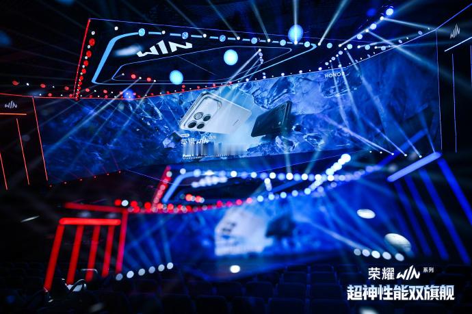 年度夯机荣耀WIN价格真香 这次的荣耀WIN有点东西。不是那种“堆参数给你看”的