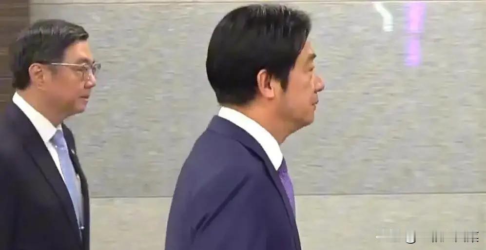 赖清德以武拒统，齐射海马斯火箭炮示威！

6月10日，台陆军出动6辆发射车，从大