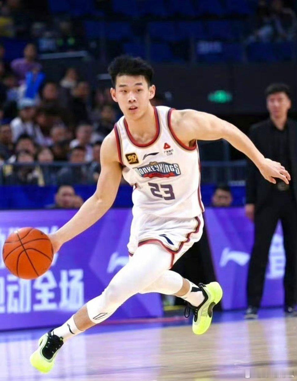 又一名中国球员打进NBA！林葳在2025年发展加盟国际球员选秀中被德克萨斯传奇在