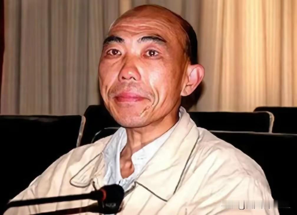 没钱也不要去买旧衣服穿，因为你不知道你买的衣服到底经历了什么，而且很有可能会给你