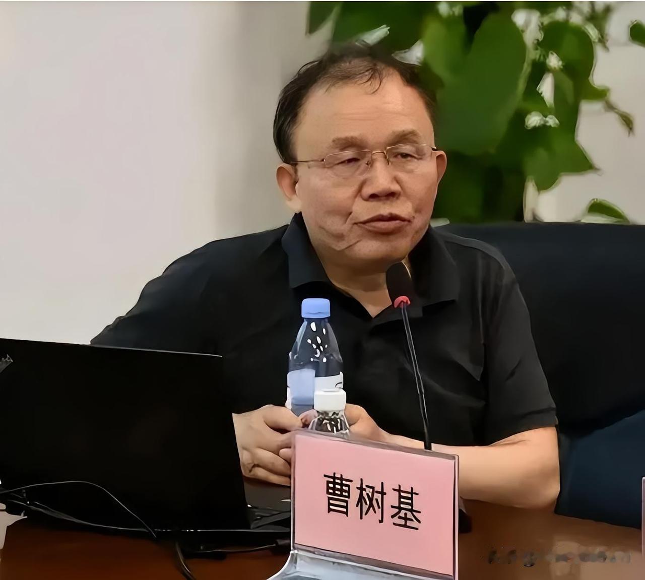下面照片这小子是大学教授，否定日本在中国的731部队进行鼠疫实验，我们国家的汉奸