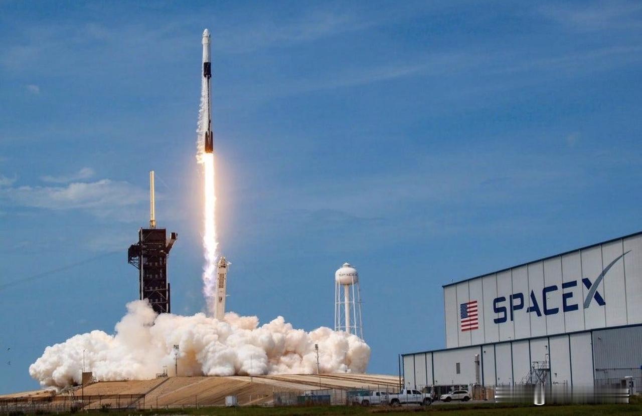 这是SpaceX架构中最被津津乐道的部分：星链（Starlink）——既是现金奶