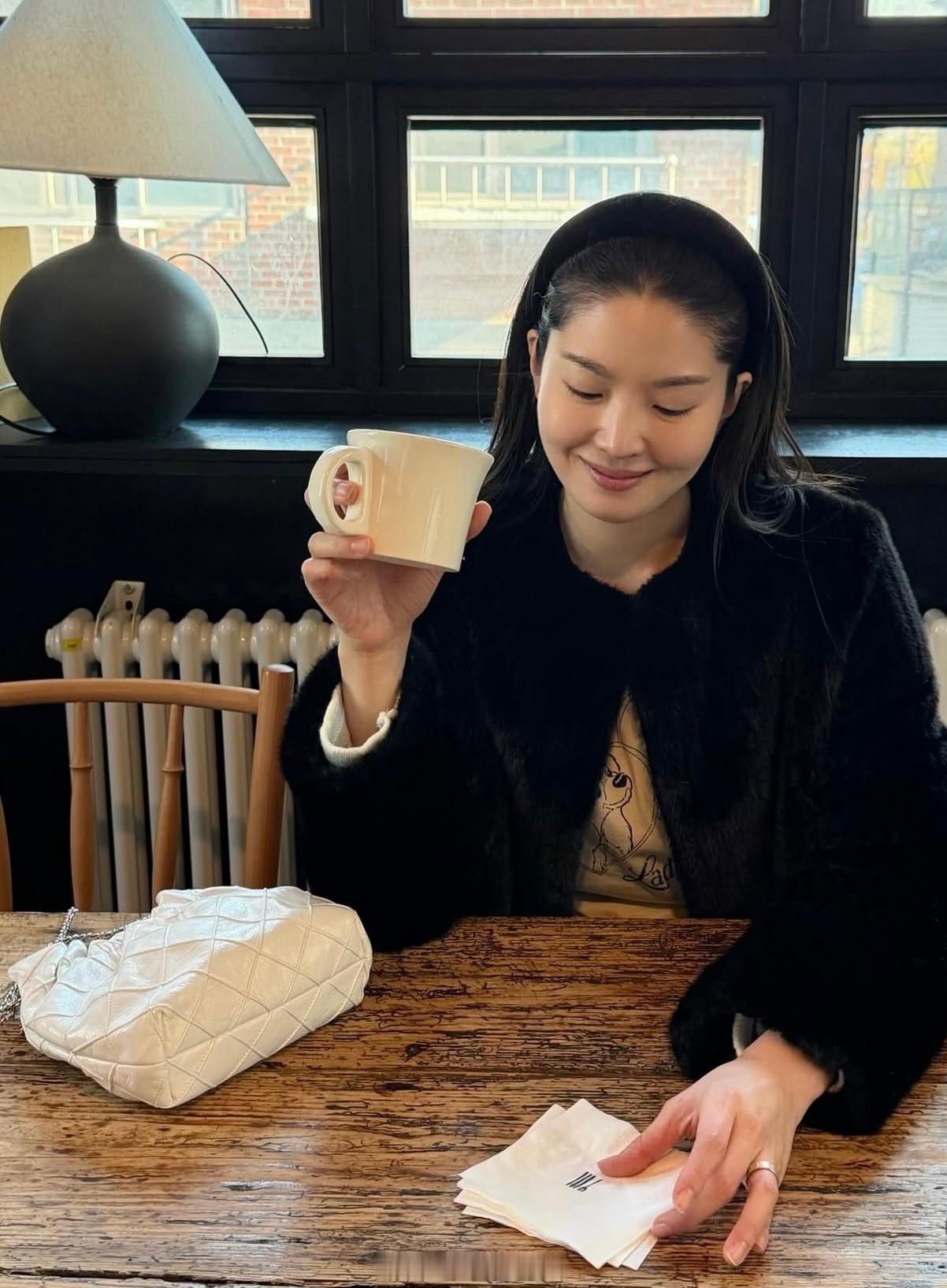 junjin的妻子（之197）83年的，之前是空乘，柳伊瑞/刘伊瑞/刘亦书柳美女