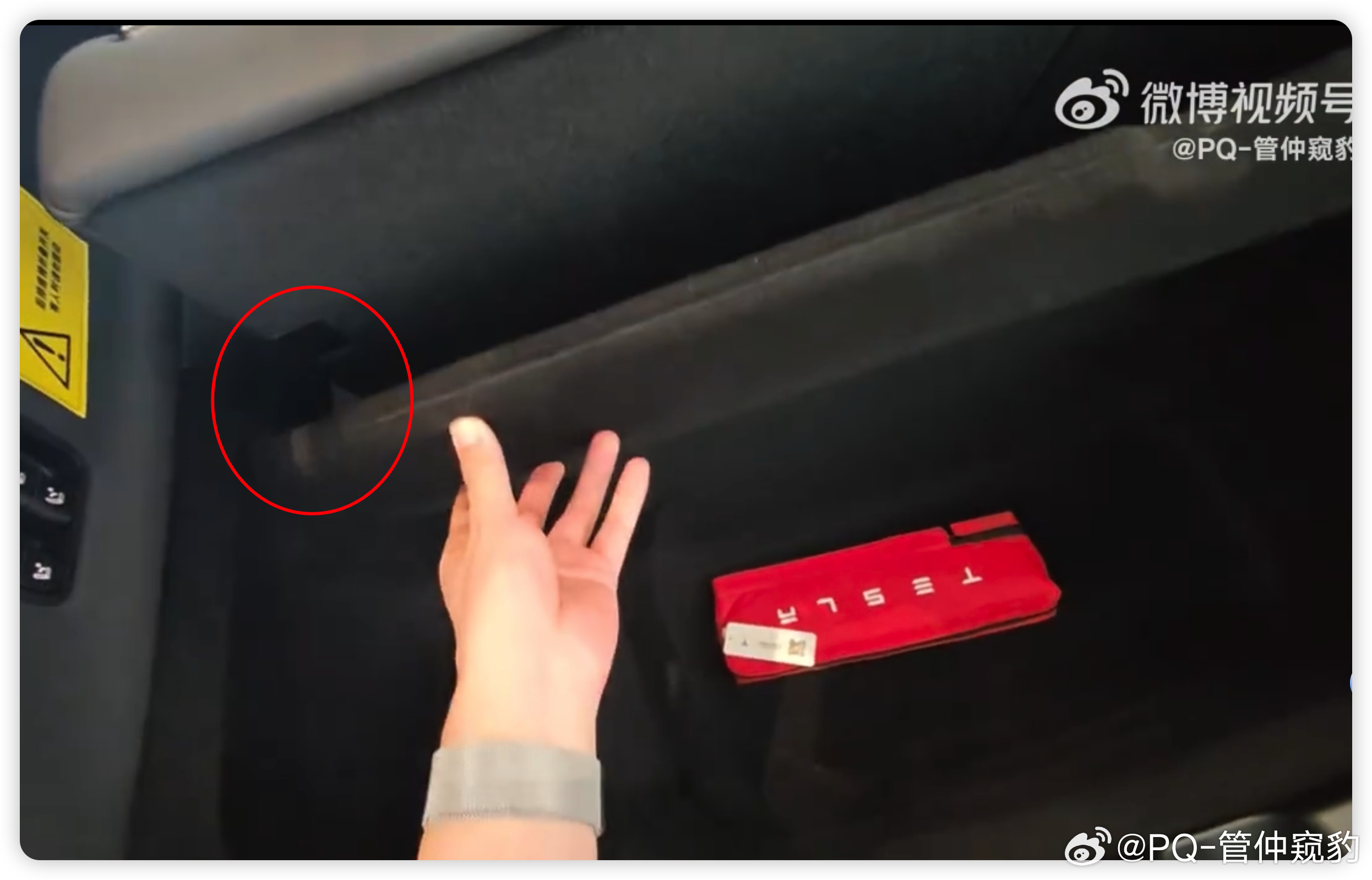 PQ优秀案例吉利银河m9 行李箱盖板有挂钩可固定解决的场景痛点【行李箱盖板开启后