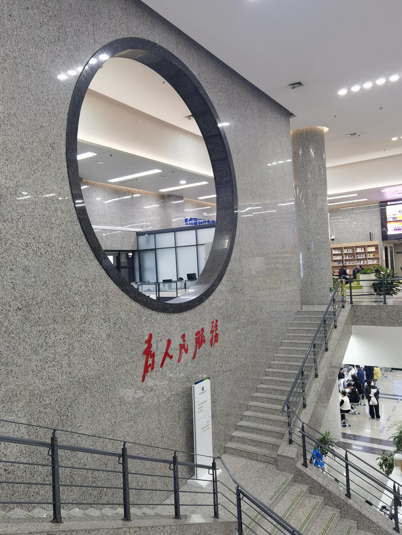 西安长安通一卡通有问题，请乘地铁2或8号线行政中心站下车，从B5口出，到西安市政