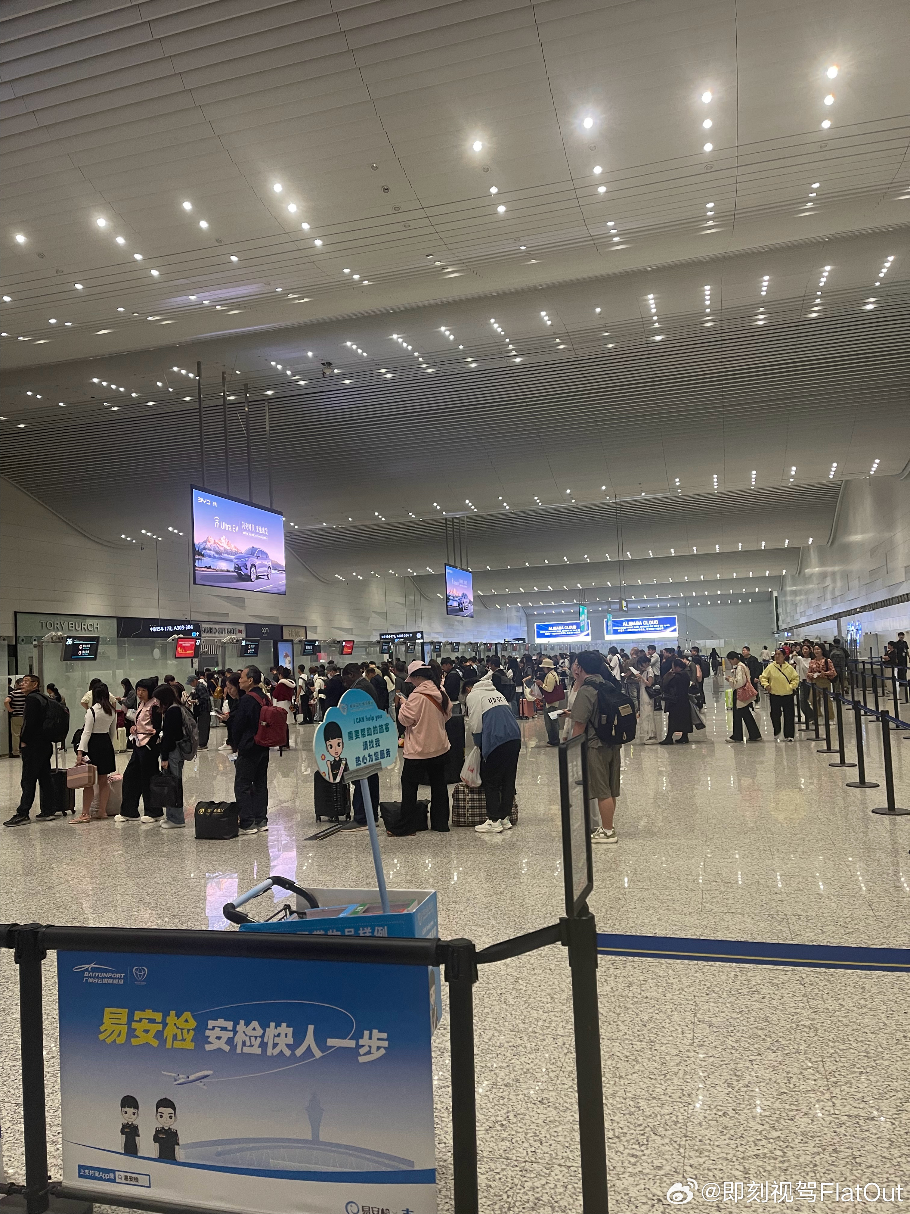 一条plog告别三月这个时间点机场已经很多人在排队 广州·广州白云国际机场