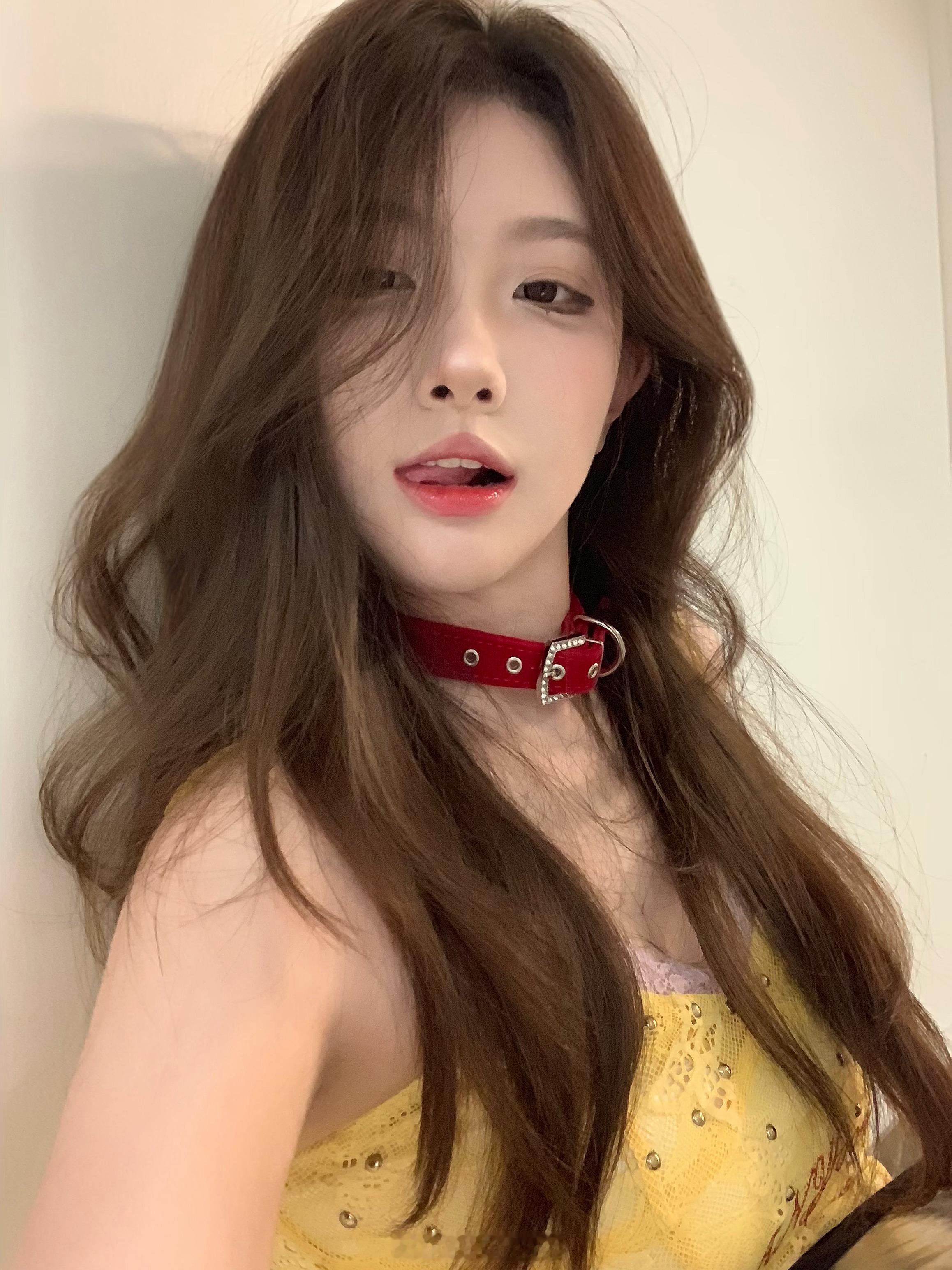 就说说我的化妆技术有没有进步！！今天的妆容我可喜欢了~彩棠修容盘我真的爱惨了呜呜