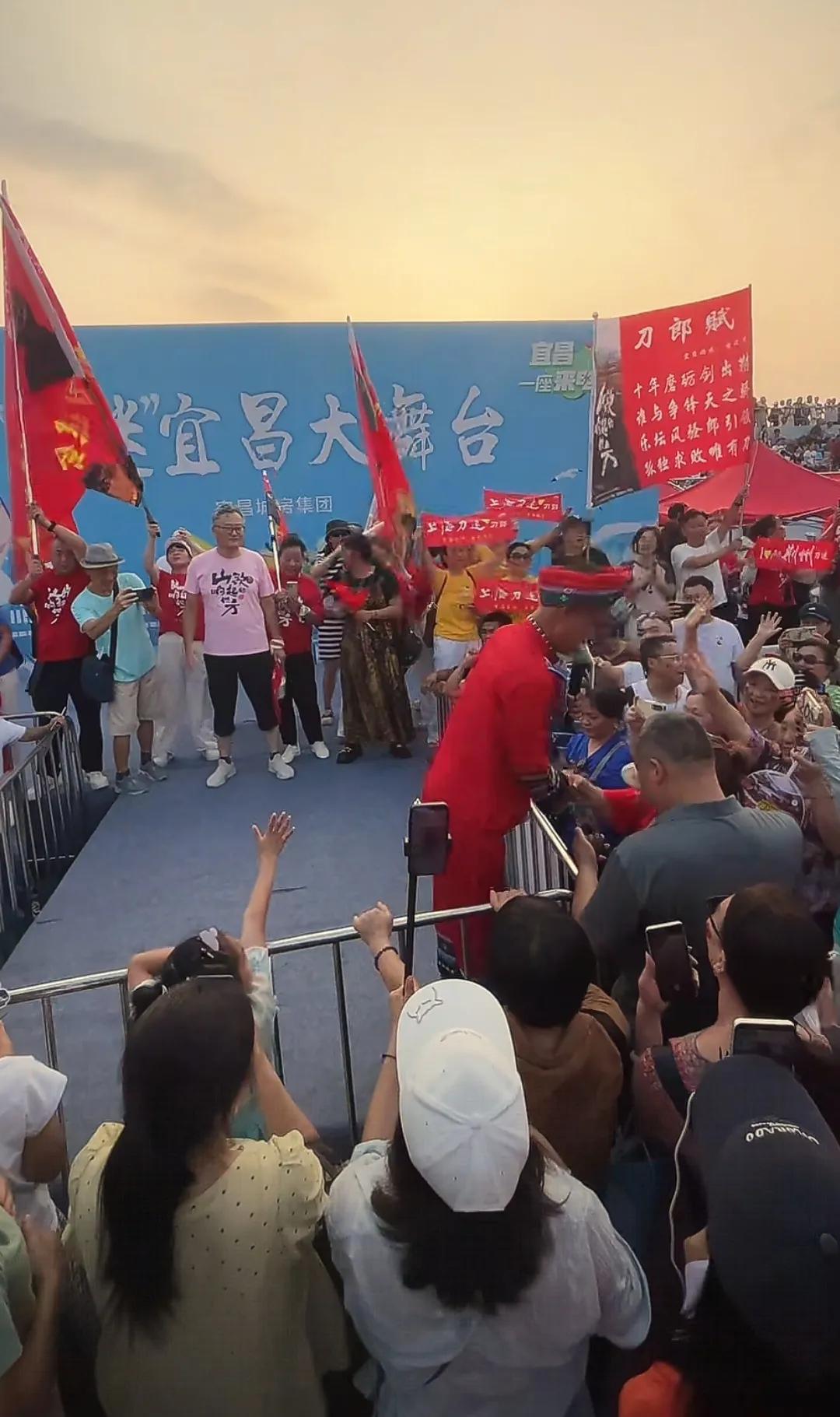 借着刀郎演唱会的契机，让我对宜昌这座城市有了更加深刻的了解。刚下高铁我就被宜昌东