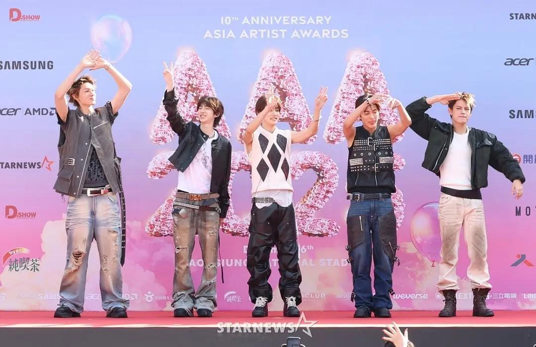 AAA红毯结束，新闻图已出，请点评这次的红毯造型如何✨AAA直播AAA红毯 乡村