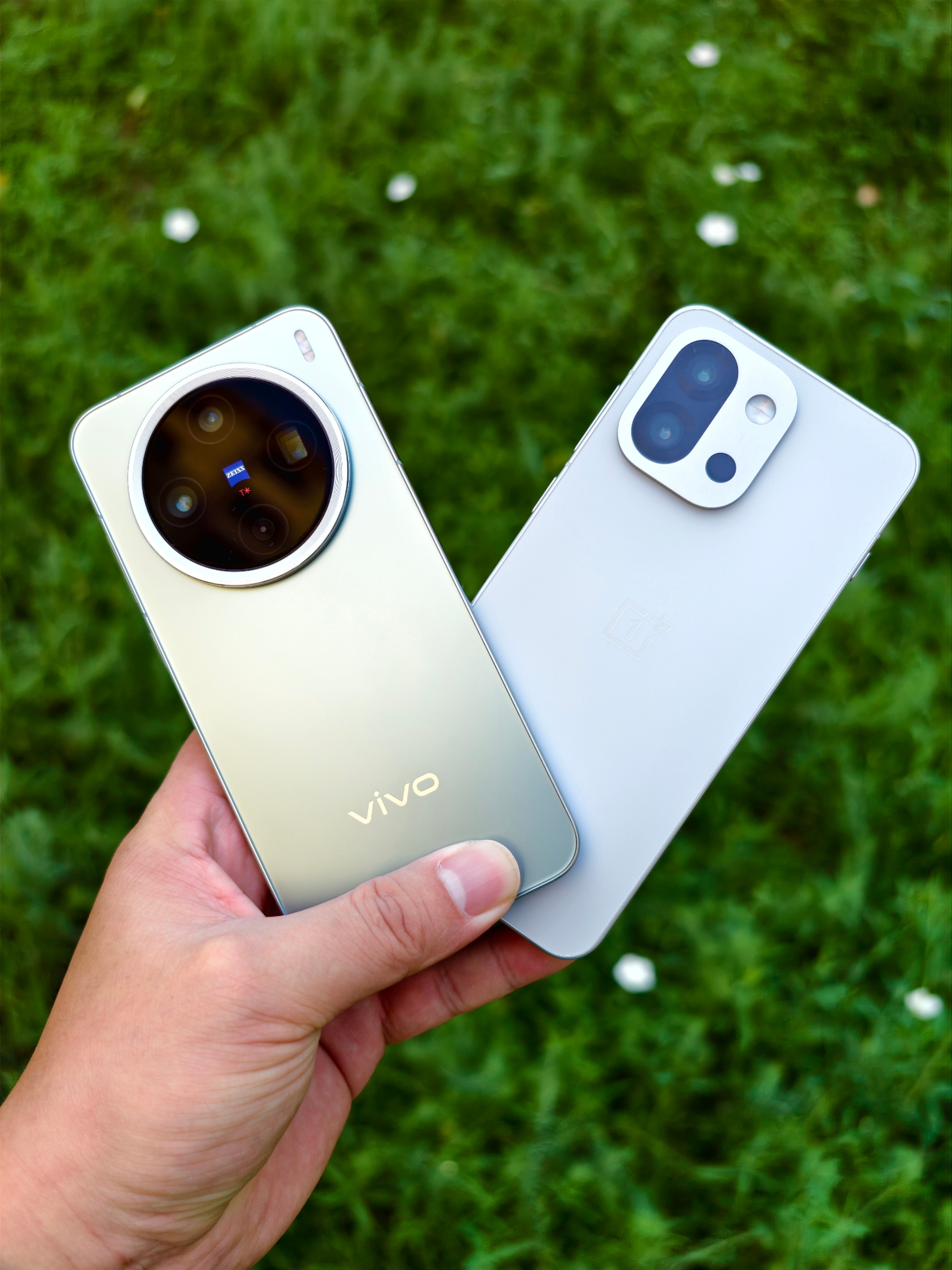 一加13T和vivo X200 Pro mini～这俩机型应该是很多人选小屏旗舰