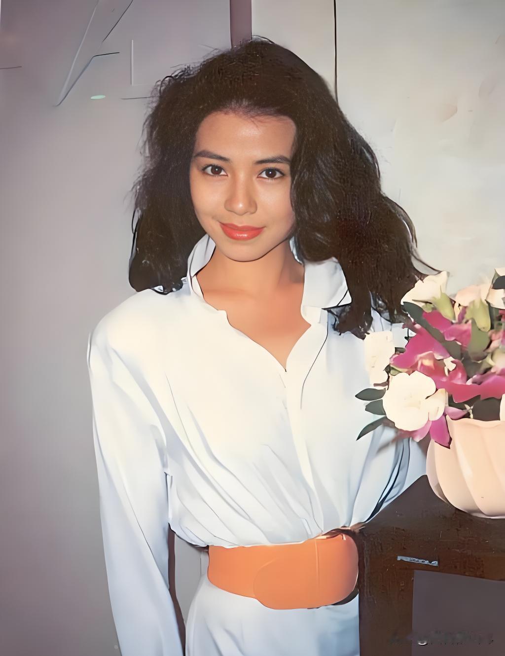 一位专家说：“跟一百个人睡一次，那是本能，跟一个人睡一百次，那是本事。不受拘束的
