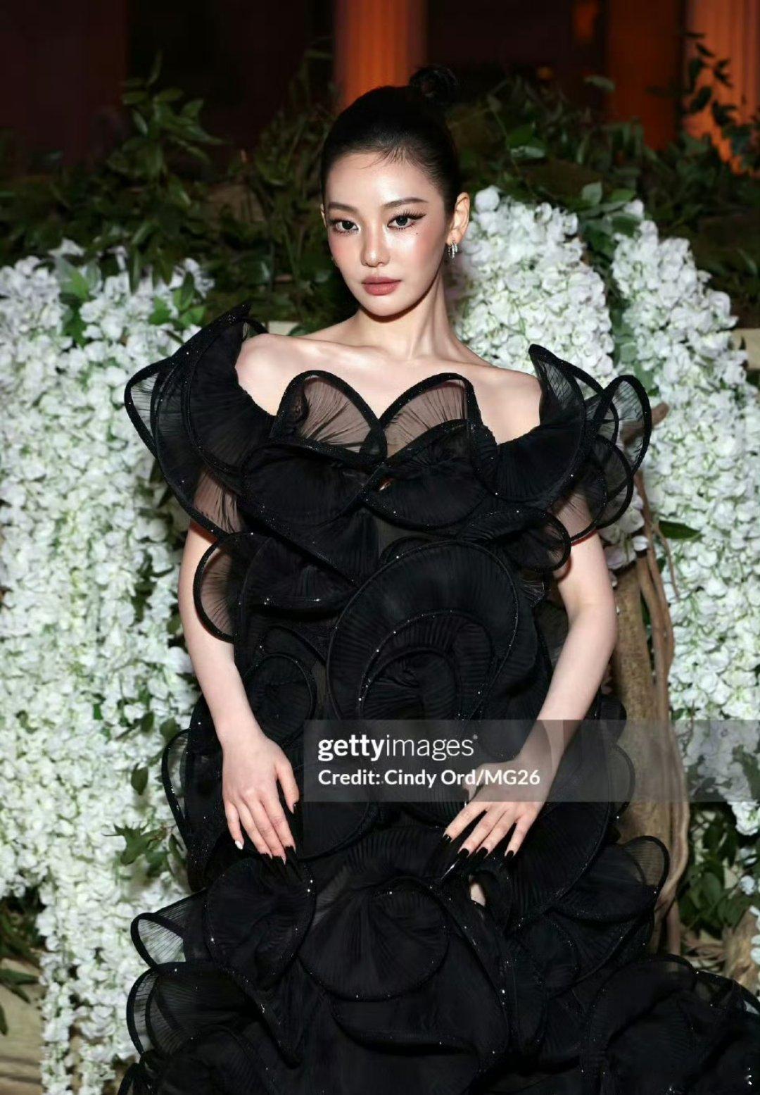 Lisa宁艺卓柳智敏晚宴同框三个不同风格的亚洲顶流同框，连外媒都在说这是亚洲面孔