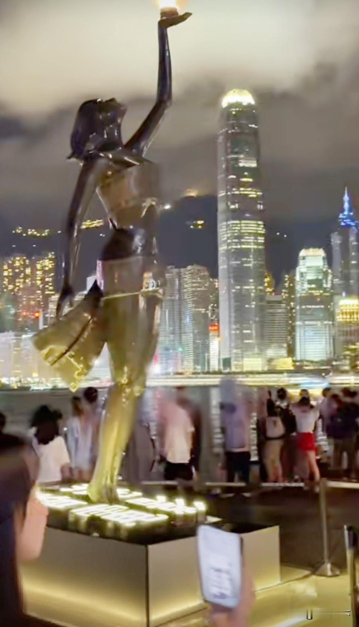 内地人去香港旅游能用手机支付吗香港是中国的领土，只是实行的一国两制，在中国的领土