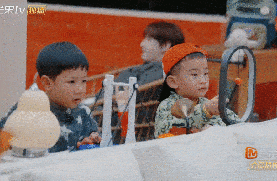 王铮亮音乐小课堂开课了王铮亮的音乐小课堂太绝了！不仅温柔，还把乐理讲得这么有意思