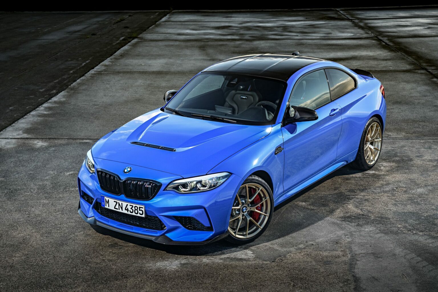 BMW M2 CS F87 六速手动，满配。5000公里行驶里程。当年一共交付了