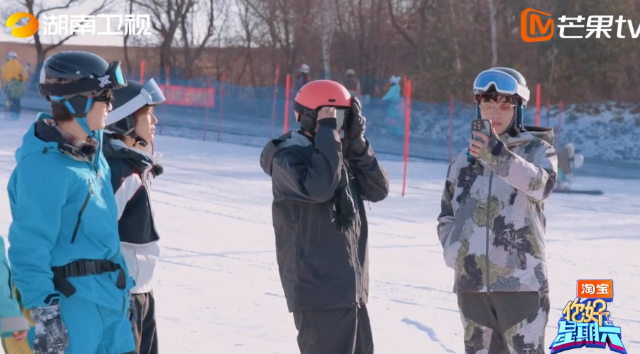 孟子义仗义为好六打CALL 你好星期六 剧组拍戏的孟子义，接到滑雪障碍接力连线直