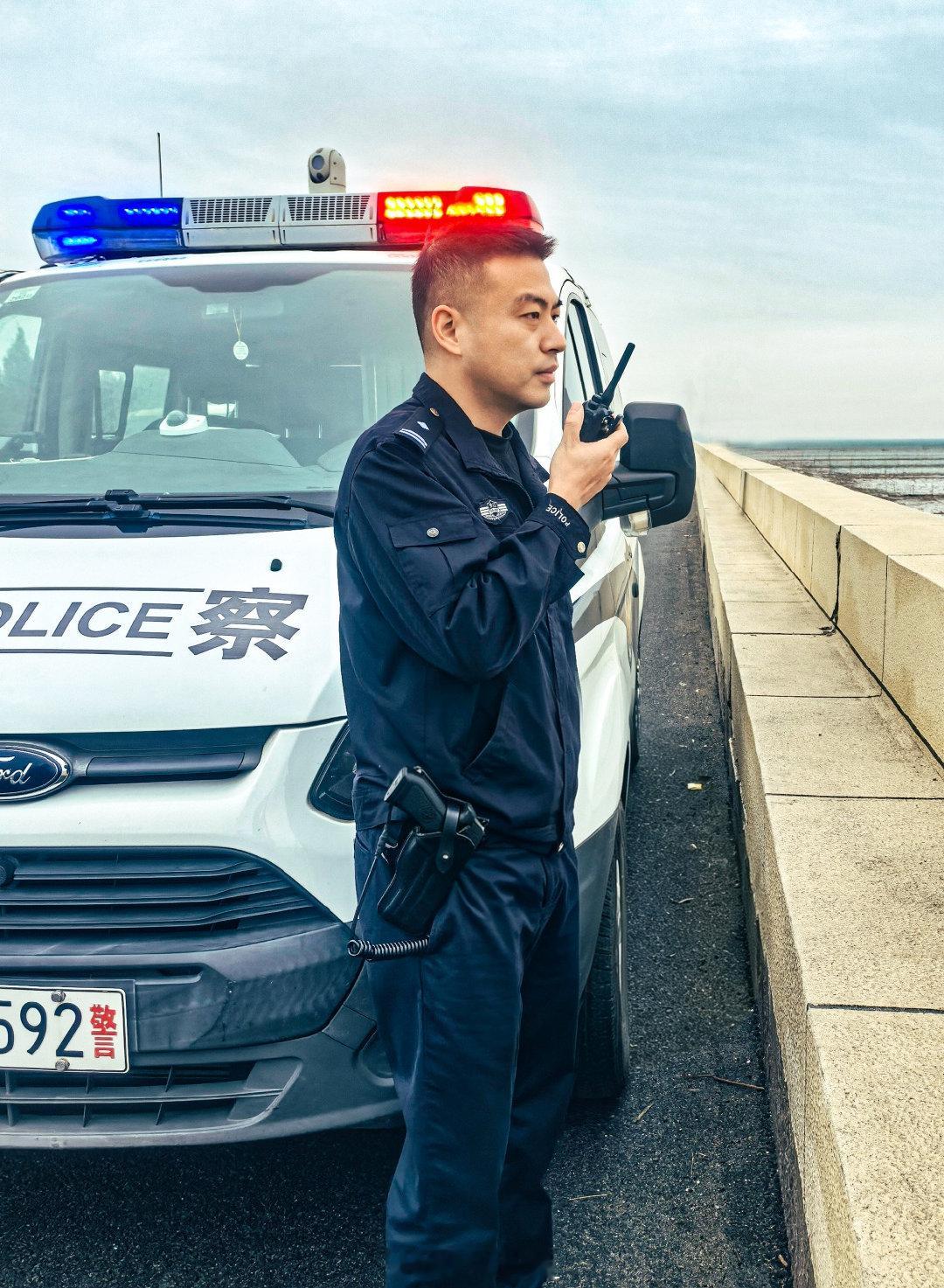 宁波反诈先锋千里奔袭护万家平安 慈溪市公安局观海卫中心派出所副所长冯姚伟从警14
