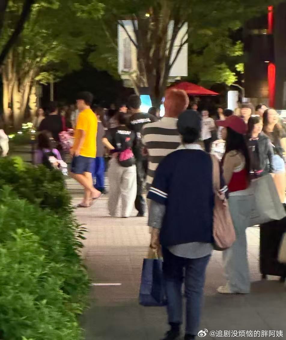 大阪偶遇炎亚纶大阪偶遇炎亚纶！网友大阪偶遇炎亚纶
