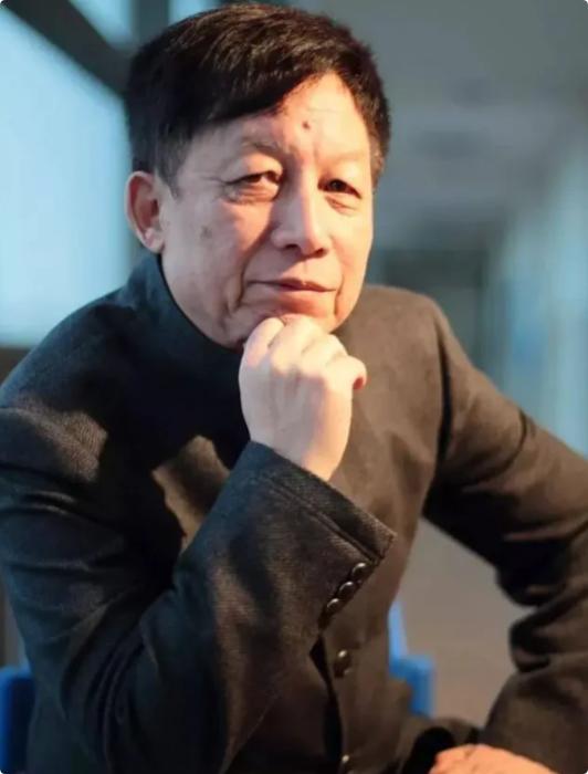 易中天说：“乾隆皇帝统治中国60多年，我个人认为，他没干过什么好事，他是一个王八
