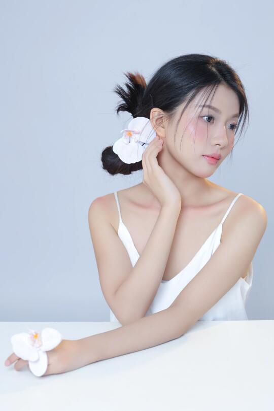 新人模特去拍写真了