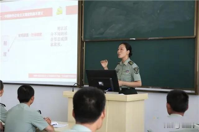 入学第二年，新增了科目——军人伦理学。

       蹊跷好笑的是，给我们上课
