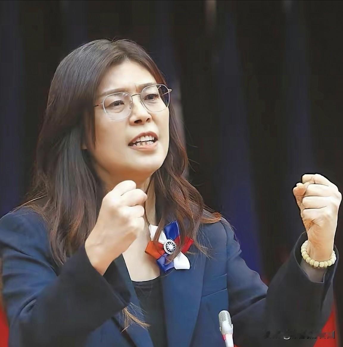 郑丽文已经成功了！
大家看到郑丽文竞选时的讲话，以及接任党主席就职宣誓讲话，
都