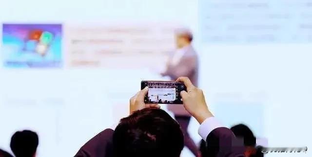 六六复出劝散, 云昊证实反水的大咖‬是他, 老人家为了米底裤不‬要了



前几