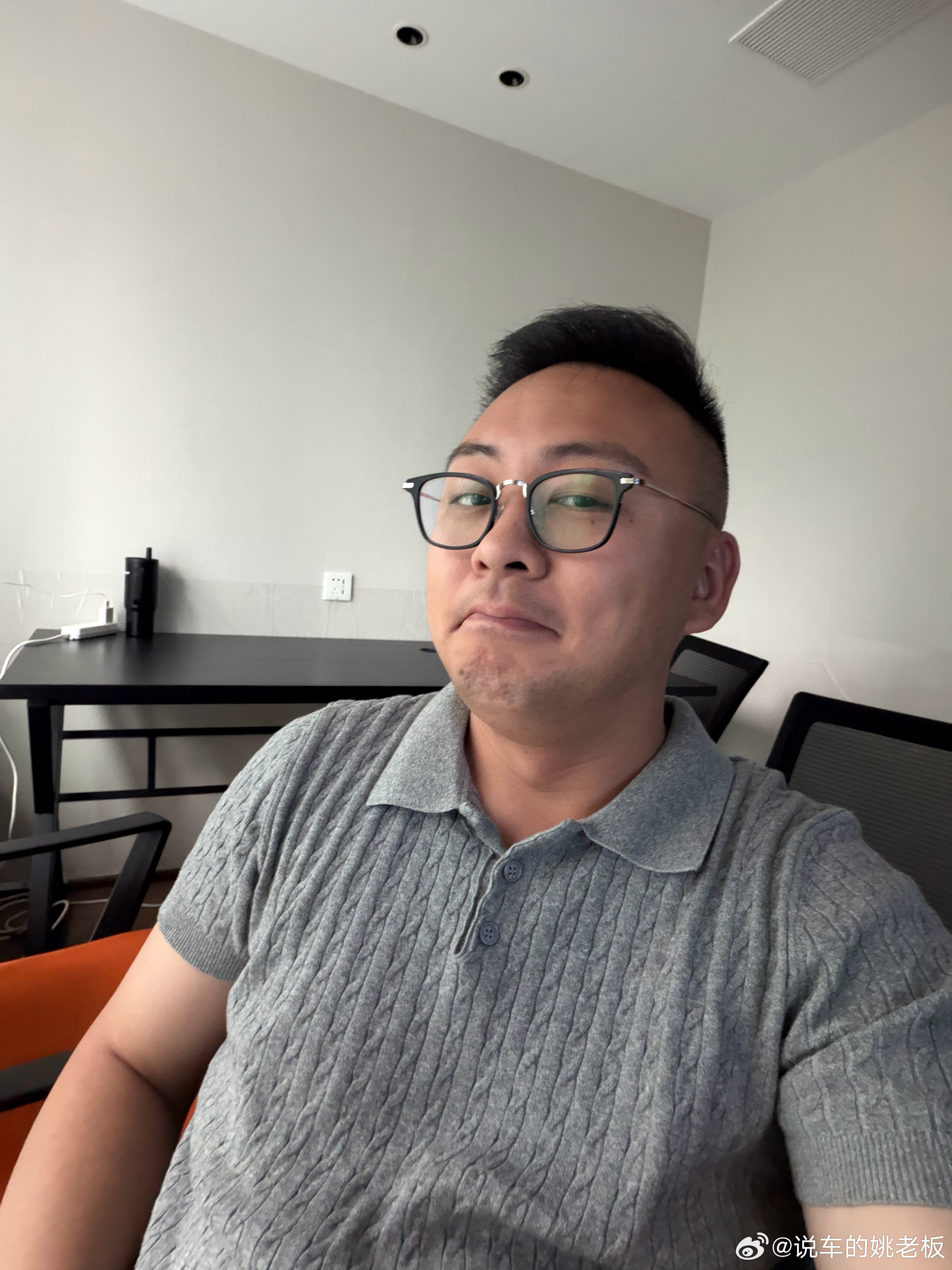 最近吃了几天宵夜感觉自己又胖了 有双下巴了 杭州