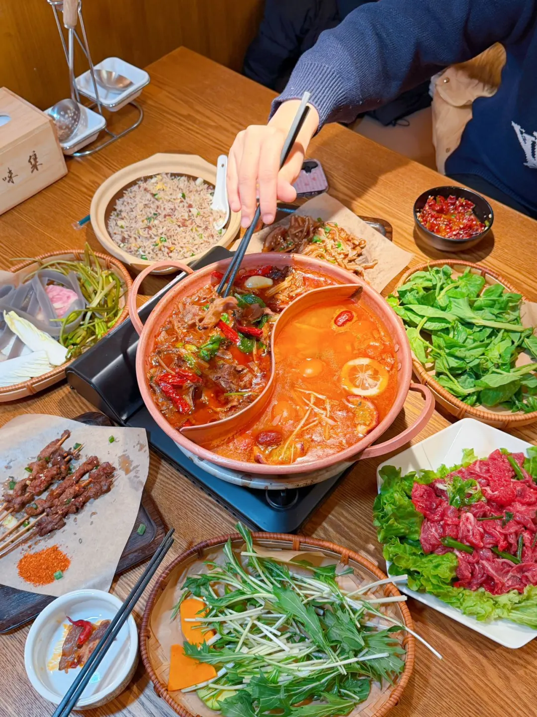 逛丽江古城，发现一家很好吃的火锅🙌