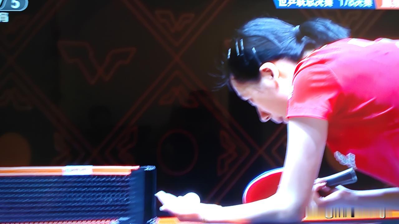 恭喜小将陈熠4比3战胜老将朱雨玲进入总决赛女单八强！

两人的比赛，真是你来我往