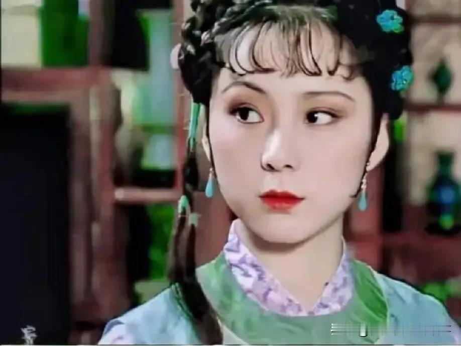 网友问晴雯“心比天高”是不是指她想嫁给宝玉？那肯定不是啊！这误会可大了。
 
她