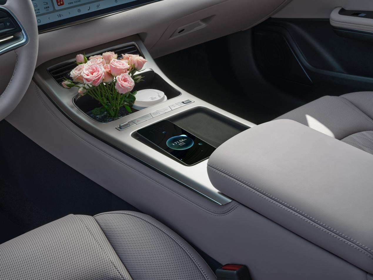 刚刷到比亚迪汉长续航版上市，瞬间心动到想立刻规划 next trip！
 
动力