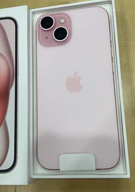 刚拿到了iPhone15粉色，检查了一下摄像头进灰、屏幕凹凸不平的问题都没有，但
