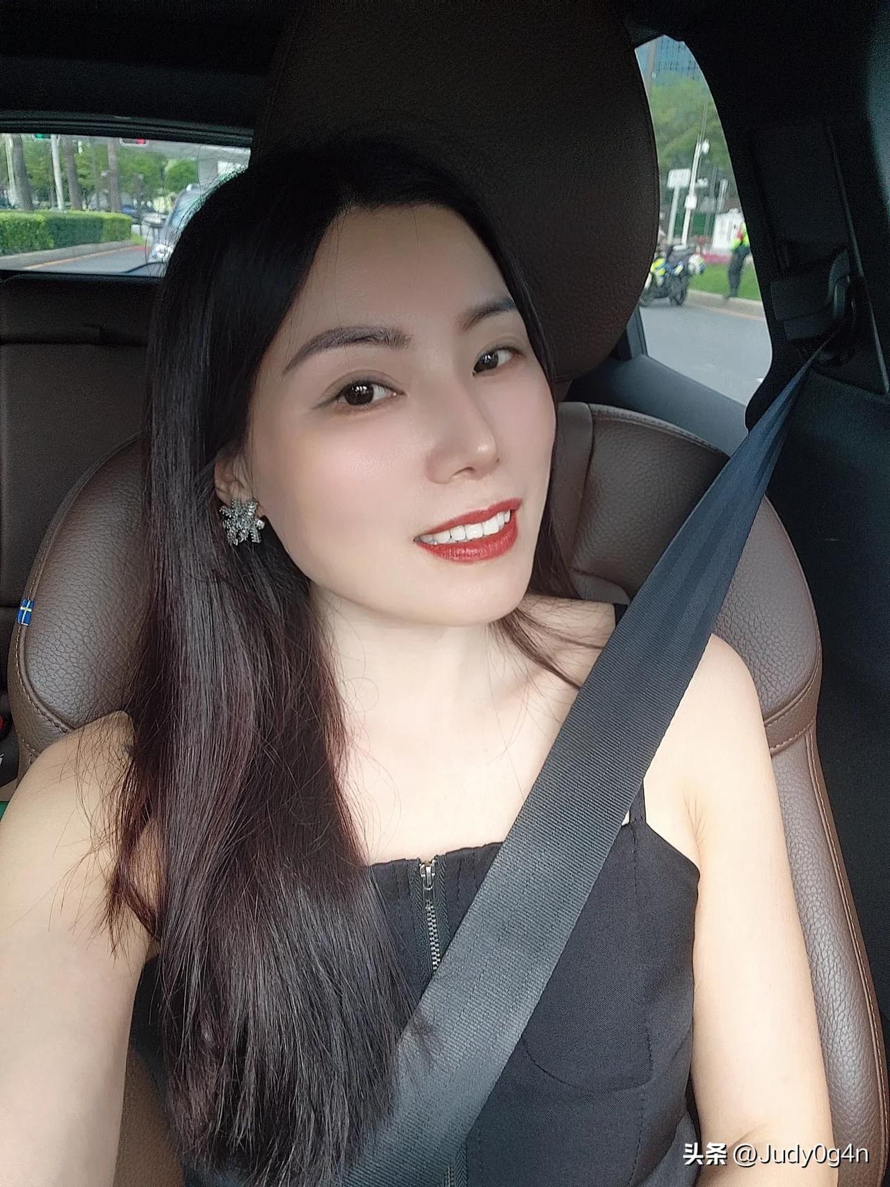 ‌余生很贵，努力活成自己想要的样子‌。爱拍照爱生活 记录自己的点点滴滴 爱拍照的