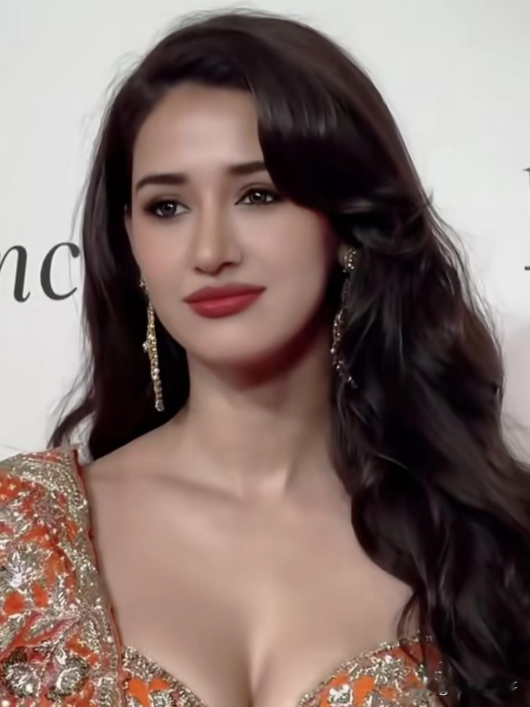 这是印度的选美冠军，评委的审美观是正常的